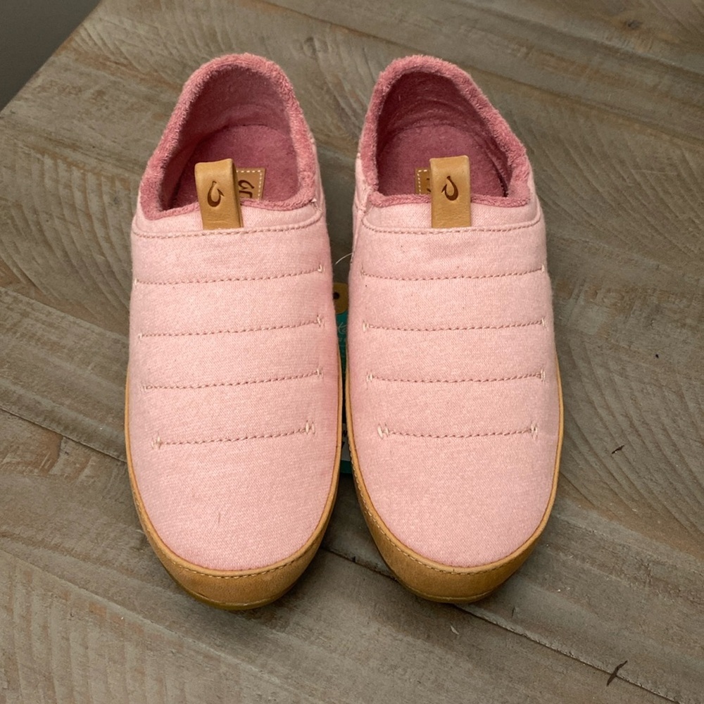 MUST GO BY 6/30 NWT OluKai Lania Rose Sea Salt Women’s Slippers